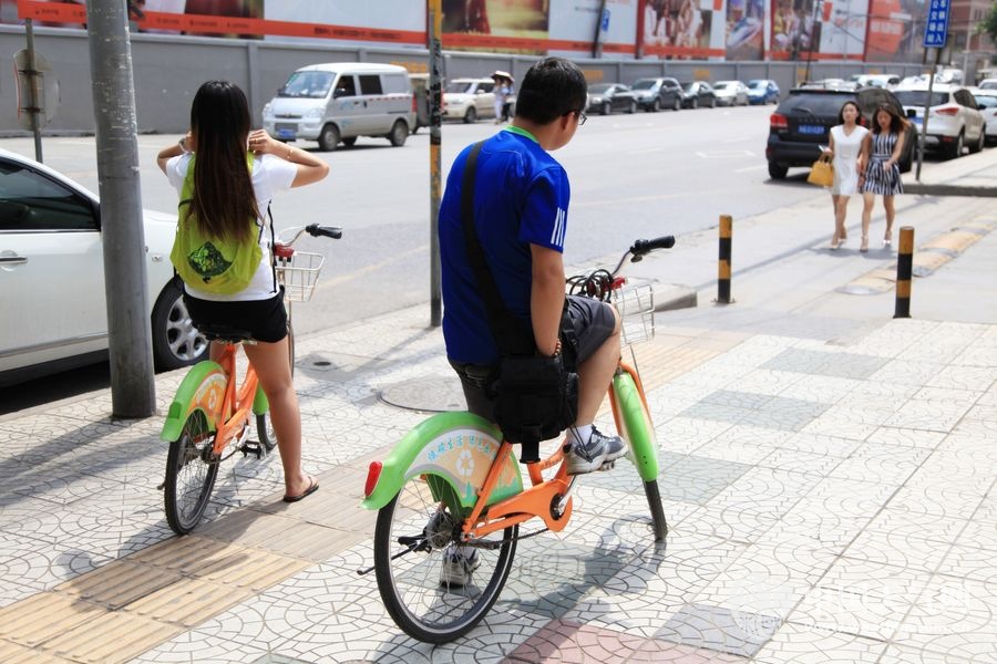 西安市民骑公共自行车出行成习惯