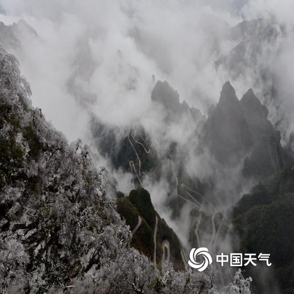 张家界天门山雨后云海 蔚为壮观