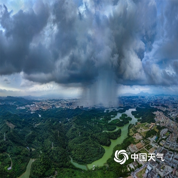 银奖作品名称:暴雨云.拍摄者:卢文.作品简介:2019年6月19日傍晚时分,.