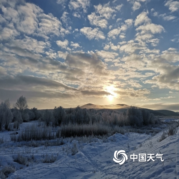 内蒙古图里河现雪凇景观 阳光下银光闪烁