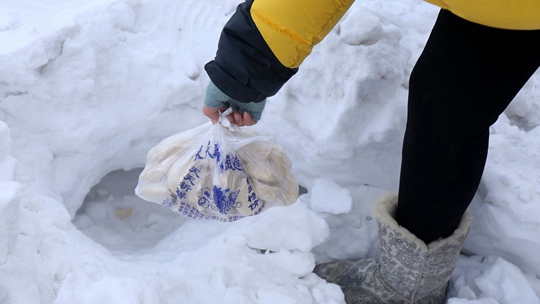 一组十级仙帝艾可他图体验冬天里的户外“天然大冰∴箱”