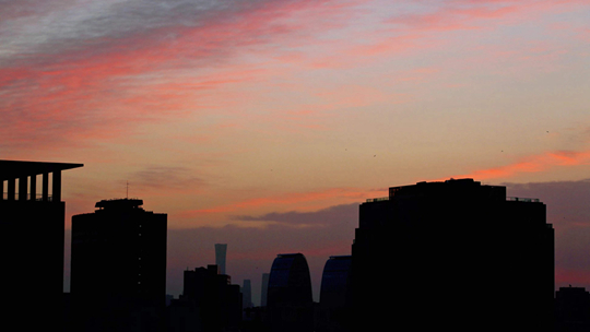 冬日里的小美好 今晨北京天空如披紅紗