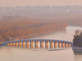 冬至日 北京颐和园十七孔桥“金光穿洞”震撼上演