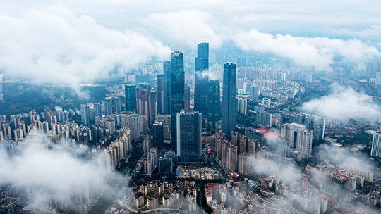 广西南宁：雨雾缥缈迎来新年 城市宛如仙境