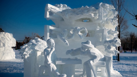 冬季限定！哈尔滨太阳岛雪雕作品栩栩如生 让人叹为观止