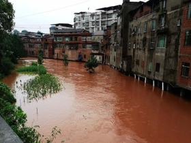 四川宜宾江安县强降雨致河水上涨 部分乡镇内涝严重