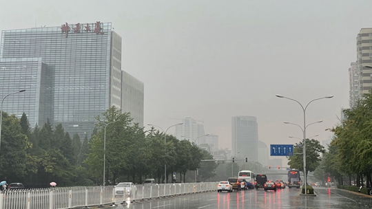 大风暴雨雷电三预警生效中！北京再迎降雨 不利晚高峰出行