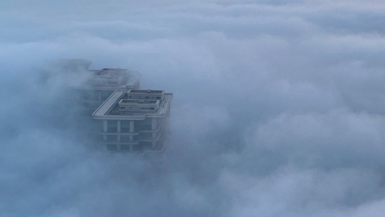 福建廈門霧氣飄渺 城市如在云端