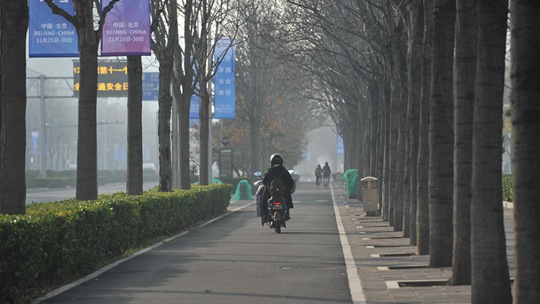 北京今晨霧氣彌漫 能見度較低
