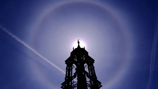 圆圆圈圈 哈尔滨天空现日晕景观