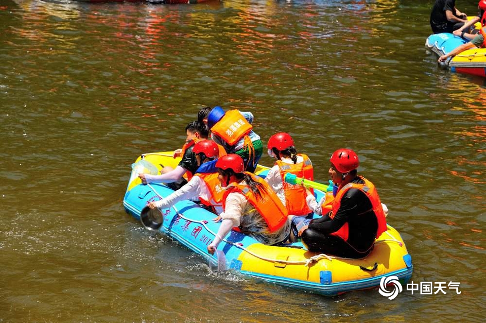 河南夏日暑热炎炎 民众戏水享清凉-图片频道