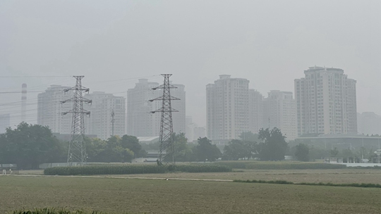 北京今日雾气缭绕 能见度不佳注意交通安全