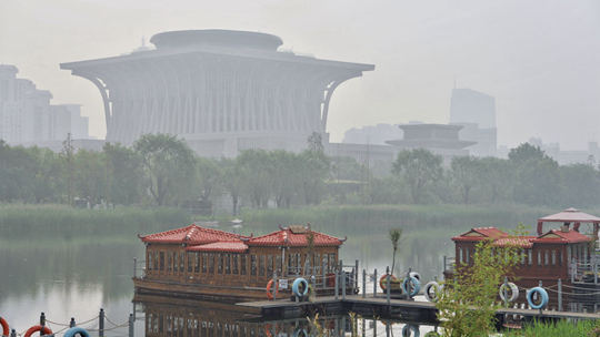 北京雾和霾再度来扰 周六雨水赶闷热净空气