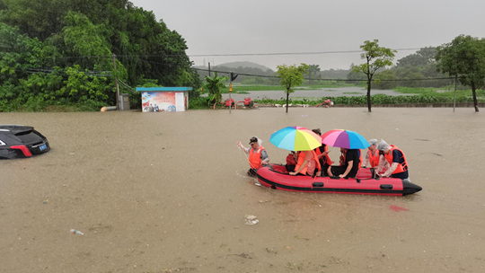 广东强降雨仍在持续 救援部门紧急转移群众