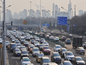 实拍北京中小学开学首日 交通现拥堵