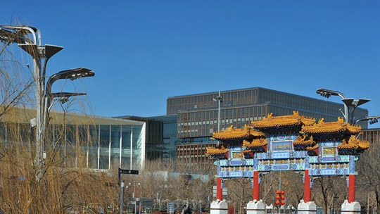 北京三月蓝天开场 市民户外享暖阳