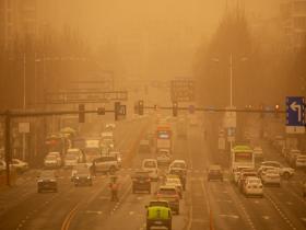 吉林省吉林市遭遇沙尘天气 天空变为土黄色
