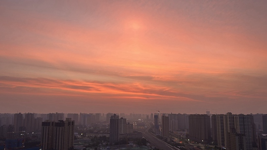  Splendid and colorful sky in Xi'an, Shaanxi, showing the sunrise and sunlit halo landscape