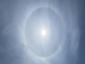  The halo over Beijing looks like "big eyes" in the sky