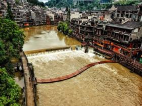  The water level of Tuojiang River rises due to heavy rainfall in western Hunan