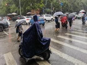  Travel affected by rainfall during early peak in Nanning, Guangxi