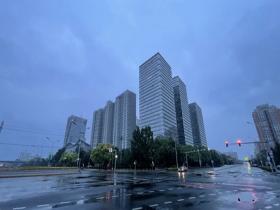 今晨北京大部雨哗哗 道路湿滑或影响早高峰出行