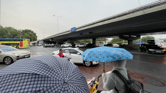 北京早高峰再迎降雨 今明天仍多雨