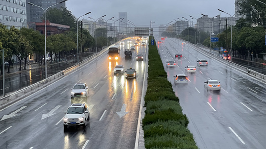  Pay attention to traffic safety! Beijing Rainfall Affects Early Peak Wind and Rain with Wet Ground