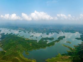 航拍廣西南寧鳳亭河庫區(qū)濕地公園風(fēng)景如畫