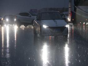 山東威海今晨早高峰遇降雨 市民出行受影響