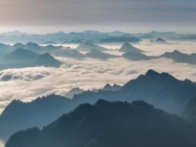 贵州玉屏云雾绕山林 仿若流动水墨画