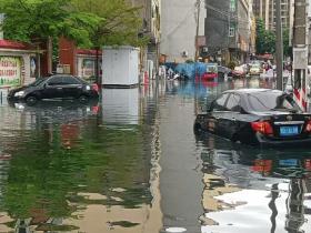 “潭美”残涡携手冷空气影响海南 多地现强降雨道路积水严重