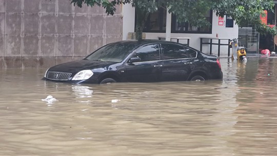 海南琼海遭遇强降雨 积水严重