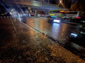 昨夜至今晨北京现降雨天气 路面被打湿影响早高峰出行