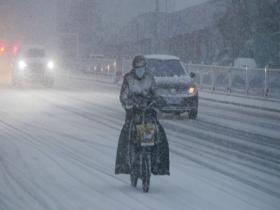 “雪窝”威海迎来降雪 开启冰天雪地模式