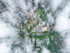 广西南宁雾气弥漫 空中俯看犹如仙境
