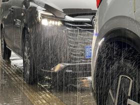 今晨北京多地现较强降雨 部分路段出现积水