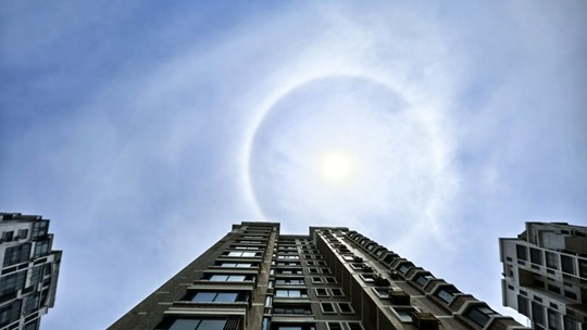 山东威海现日晕景观 太阳自带光环