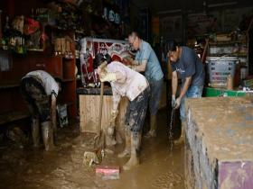 我国多地雨势猛烈 一组图直击影响现场