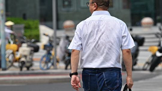  Going out and sweating, Beijing continues to take sauna. It's sultry and steamy