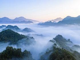 河南洛阳雾海绕山林 仙气缥缈