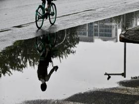 今晨早高峰北京出现降雨 部分路段出现积水