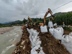 河北易县发布暴雨橙色预警 加固堤坝排险情
