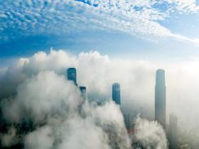 雨后南宁云雾蒸腾 化身“天空之城”
