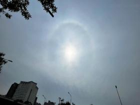 秋分日北京上空现日晕景观