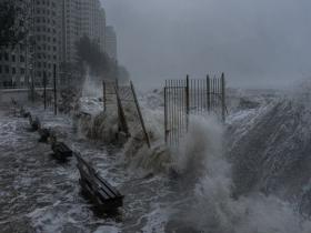 超强台风“桦加沙”携强风雨来袭 组图看香港台湾受影响现场