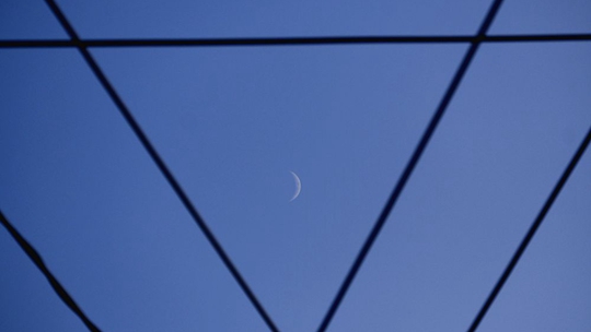 江西永新天空现今年年度最小蛾眉月 如一枚银色耳环