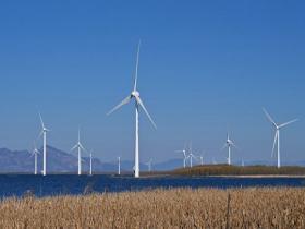 初冬官厅水库：蓝天为幕 绘就水岸澄澈之美