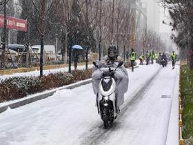 雪花纷飞 山西太原迎来今冬初雪