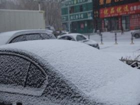 黑龙江大庆降雪 大地银白影响出行